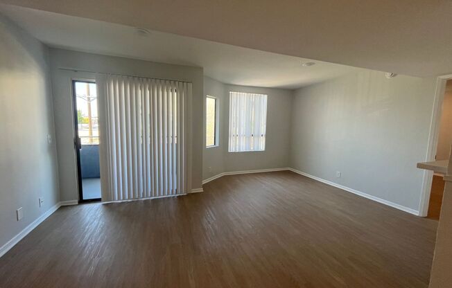 2 beds, 2 baths, 935 sqft, $1,998, Unit 301