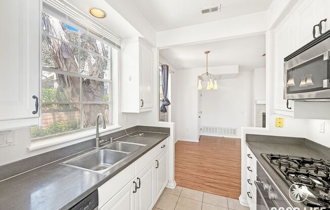 Upgraded 2B/2BA With AC, Washer/Dryer, & Private Patio!