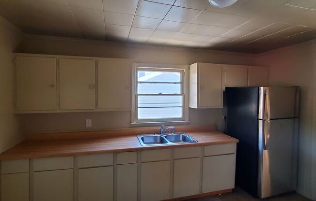 3 Bedroom 1 Bathroom House!