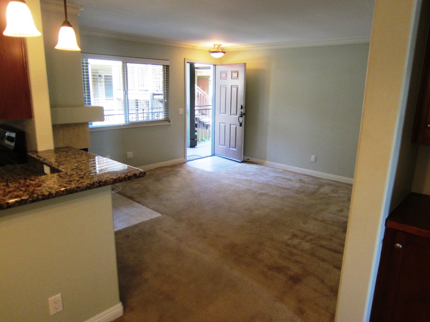 55th - 2BD/2BA, Granite/Stainless Kitchen, Balcony, Pets OK!