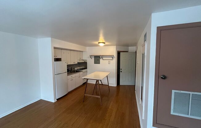 1 bed, 1 bath, 725 sqft, $1,500, Unit 2nd Floor - 702
