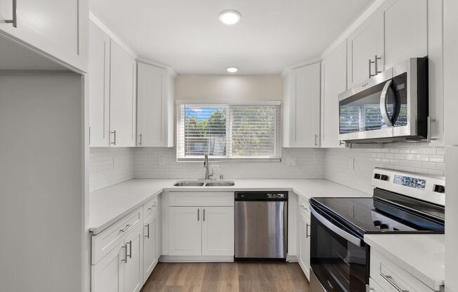 2 beds, 2 baths, 950 sqft, $2,500, Unit 202