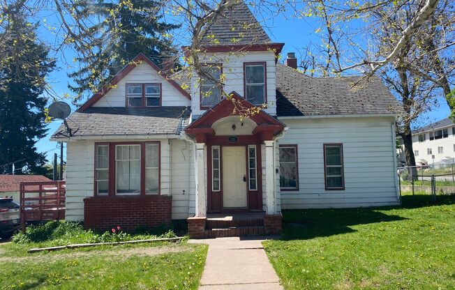 Cheney-Perfect setup for group living—6 bedrooms, 2 kitchens, and plenty of space near campus. Off street parking