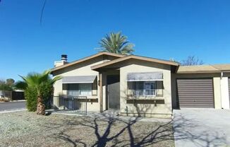 Cozy Two Bedroom One Bathroom Home in Hemet 55+ Community