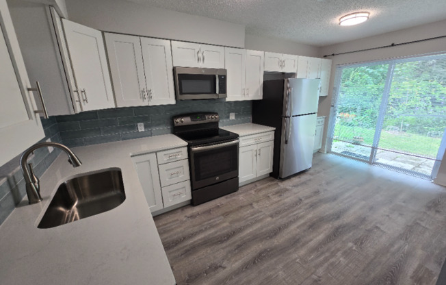 843 CAMBRIDGE CT