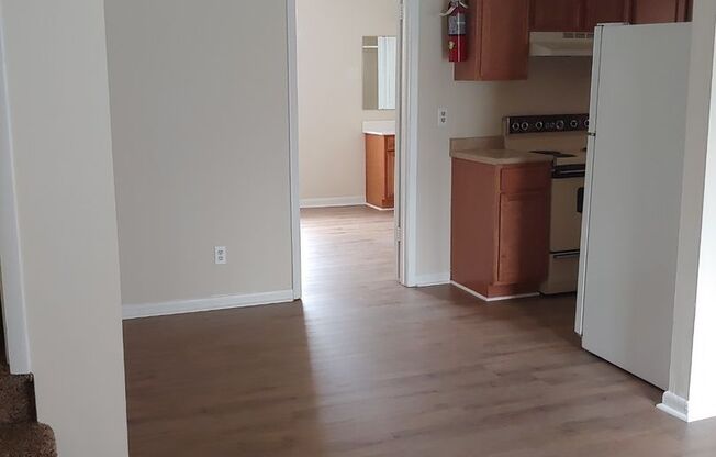 3 beds, 2 baths, $1,100, Unit 806-C