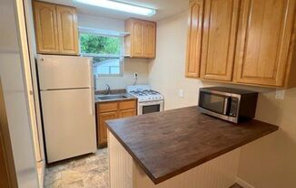 1 bed, 1 bath, $2,200, Unit In- law unit