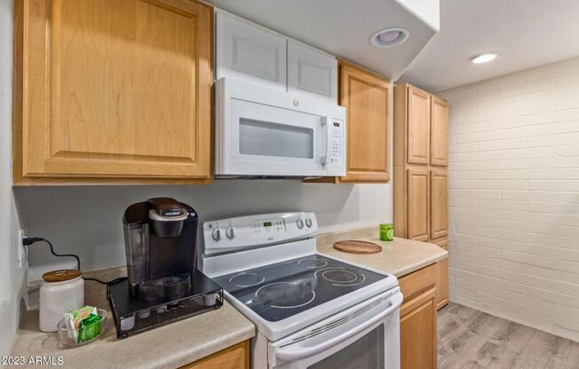 2 beds, 1 bath, $1,595