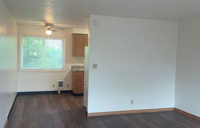 1 bed, 1 bath, 650 sqft, $1,050, Unit 1297