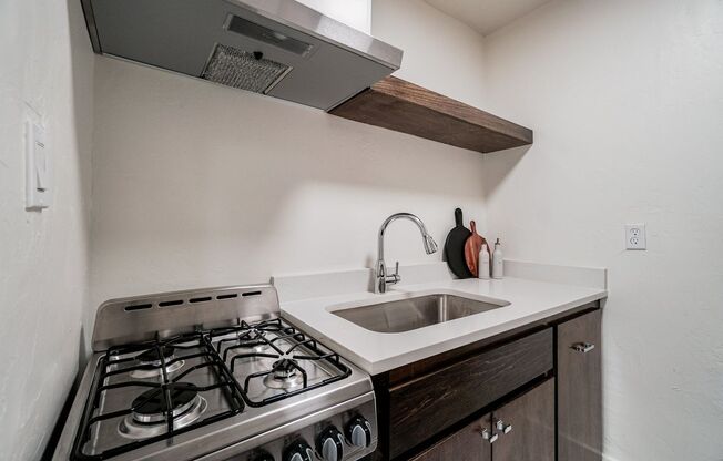 1 bed, 1 bath, 700 sqft, $895, Unit Unit #8