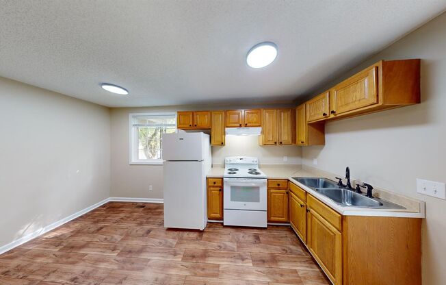 Cozy 2 bedroom 1 bath home. Conveniently located in the heart of Clarksville.