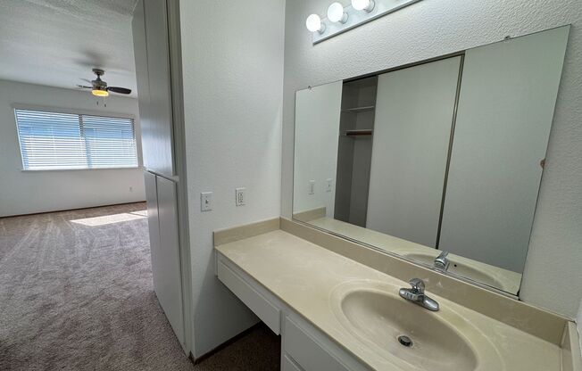 2 beds, 2.5 baths, $2,975, Unit 14