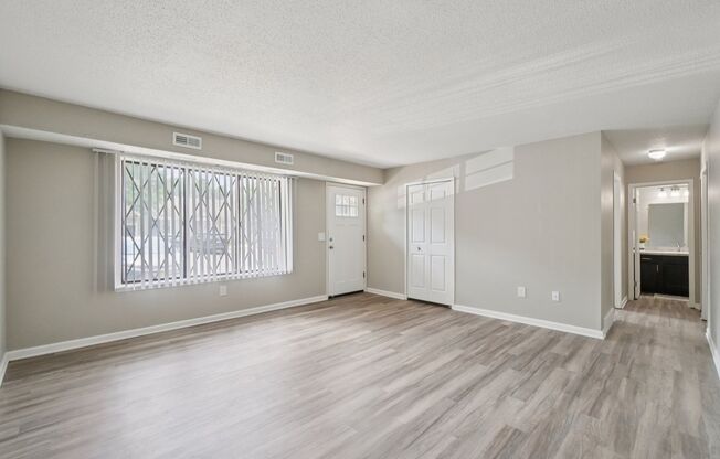 1 bed, 1 bath, 760 sqft, $1,180, Unit H114