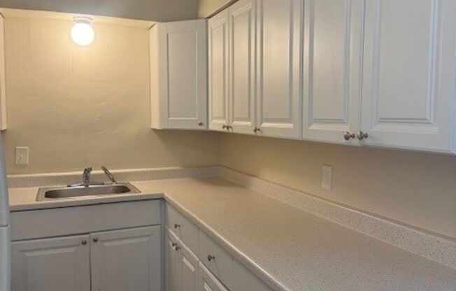 2 beds, 1 bath, $1,150, Unit 1067-02