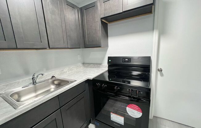 3 beds, 1 bath, 880 sqft, $2,300, Unit 5200-2