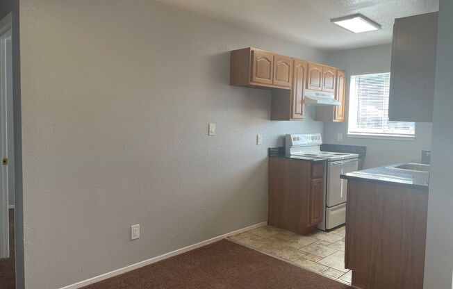 3 beds, 1 bath, 956 sqft, $2,350, Unit 10