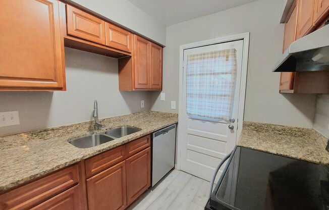 2 beds, 1 bath, $1,395, Unit UNIT N7