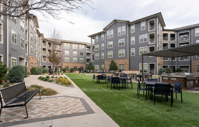 Courtyard Lounge with Grilling Area