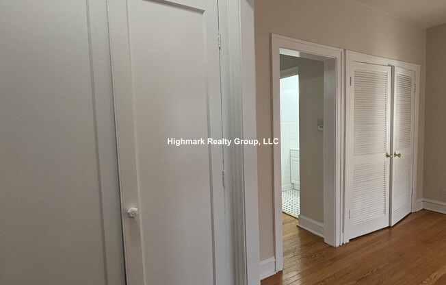 828 Reba Pl