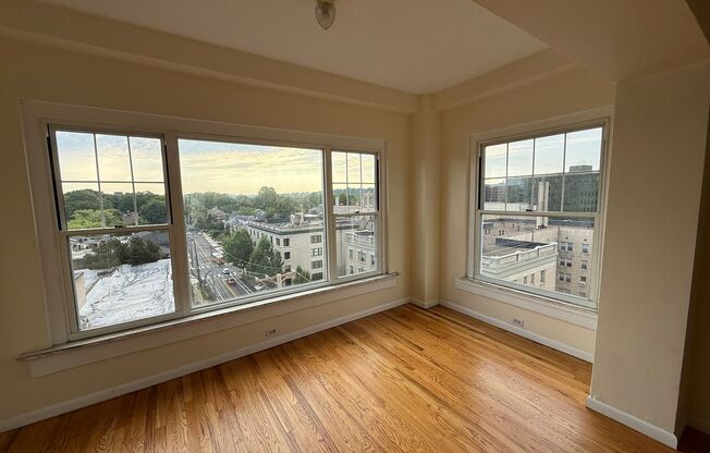 2 beds, 2 baths, 1,772 sqft, $2,200, Unit Old King Edward 61