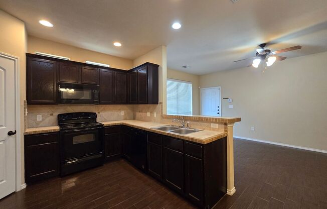 3 beds, 2.5 baths, $1,435