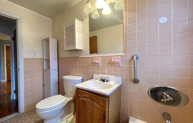 1 bed, 1 bath, 715 sqft, $1,900, Unit 9