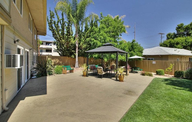 Shaded Outdoor Courtyard Area at The Arbors at Mountain View, Mountain View, California
