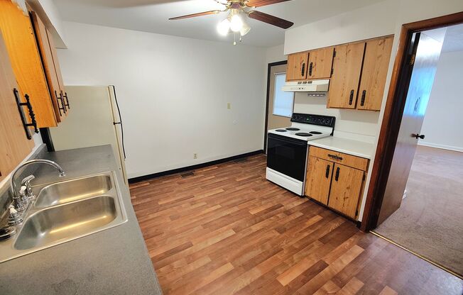 *Clean & Spacious 1BR/1BA Apartment Available in Mt. Washington*