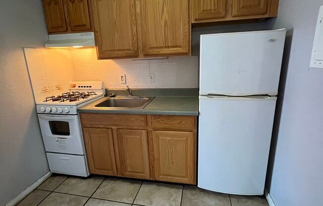 Studio, 1 bath, 495 sqft, $650, Unit Unit 10