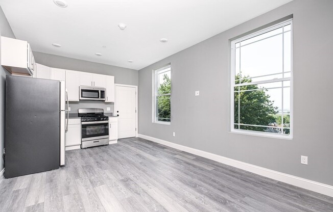83 BRADSTREET AVE