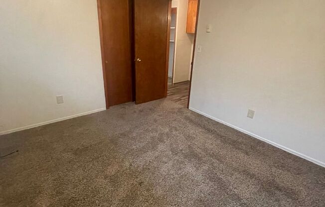 2 beds, 1 bath, $1,090