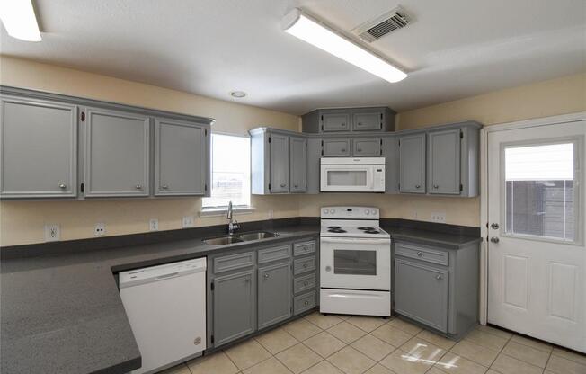 2731 VIENNA PL
