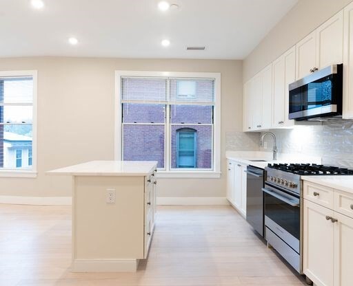 1 bed, 1 bath, 695 sqft, $3,375, Unit 303