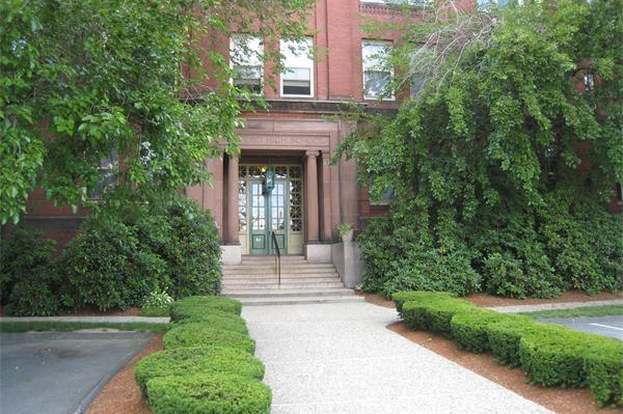 64 Forest St