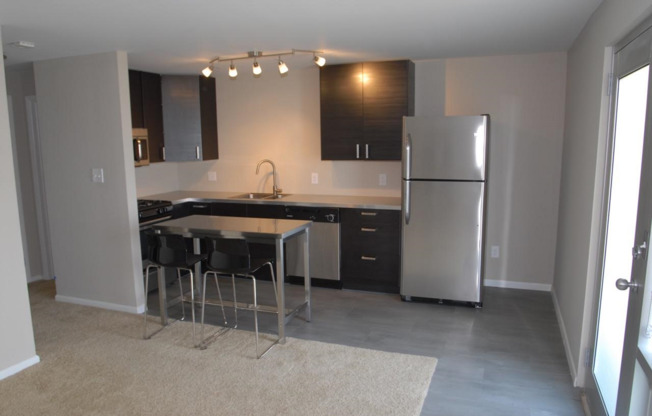 1 bed, 1 bath, 607 sqft, $1,150, Unit 15