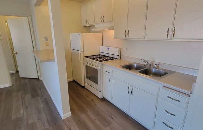 1 bed, 1 bath, 550 sqft, $1,695, Unit 16