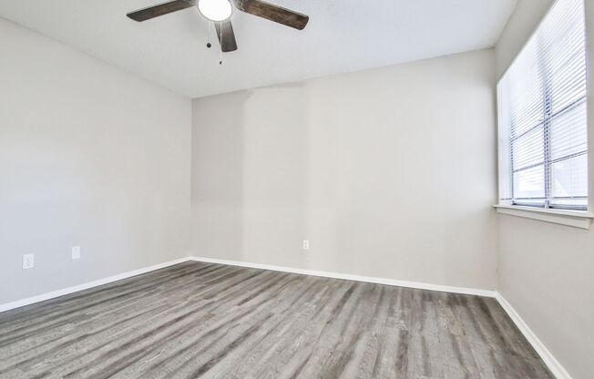 2 beds, 1 bath, 990 sqft, $995, Unit H3