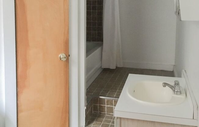 1 bed, 1 bath, 940 sqft, $2,100, Unit 2610RA-2