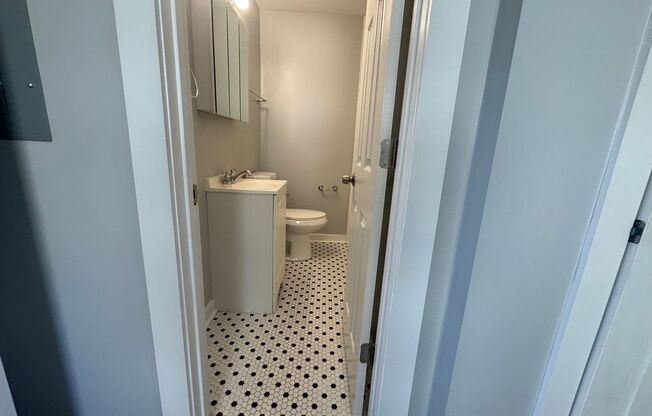 1 bed, 1 bath, 450 sqft, $1,549, Unit 5326 Fifth Ave. #12