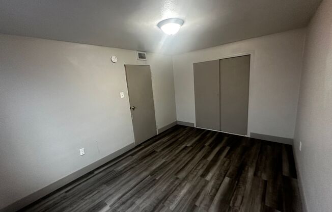 2 beds, 1 bath, $1,100, Unit 479 3rd St Unit 7