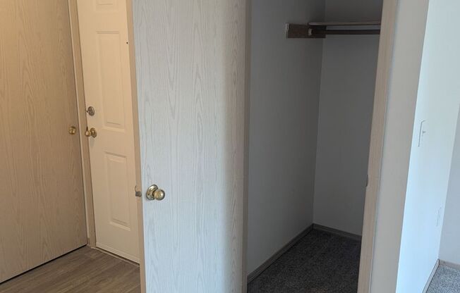 2 beds, 1 bath, 878 sqft, $1,775, Unit E202