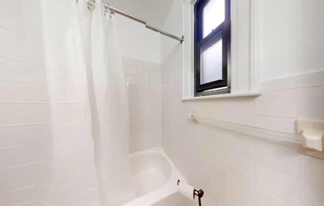 Studio, 1 bath, 350 sqft, $2,580, Unit 3FR