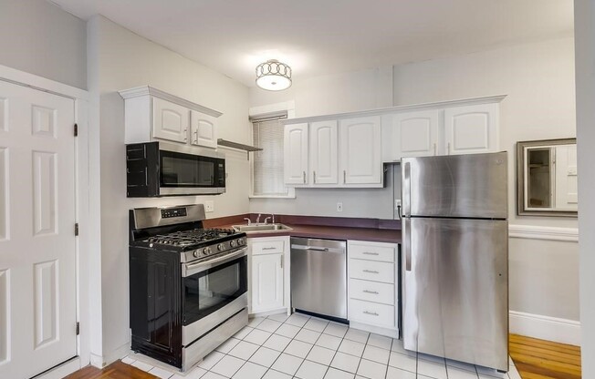 Studio, 1.5 baths, 410 sqft, $2,800, Unit 10