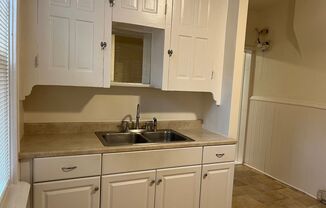 1 bed, 1 bath, $1,075, Unit Apt. 1, first floor