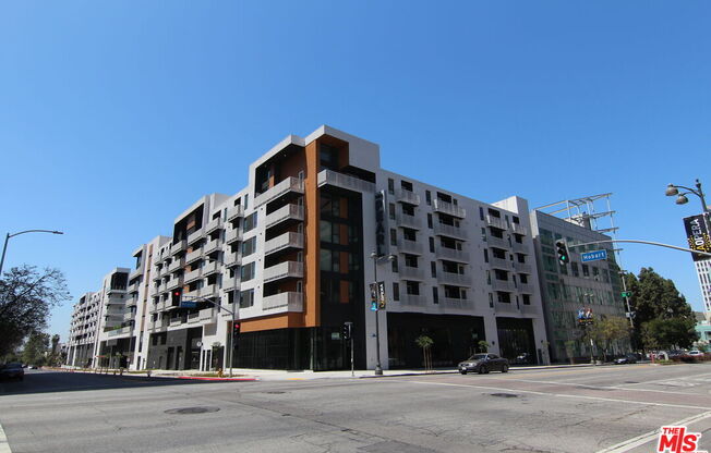 2 beds, 2 baths, 842 sqft, $3,364, Unit 327