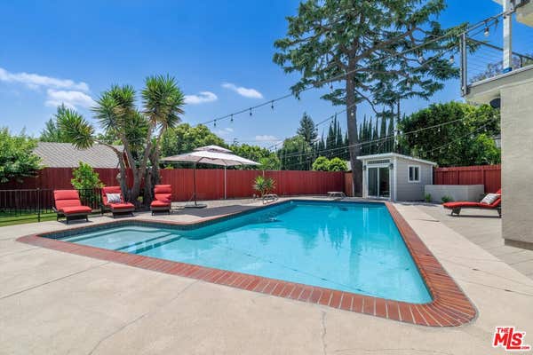 9231 WHITE OAK AVE