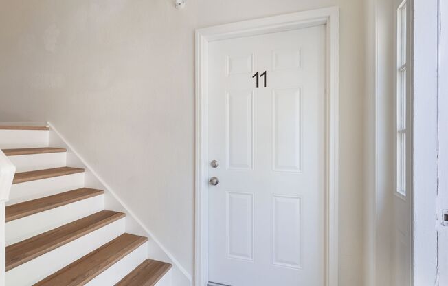 Beautiful, Fully Renovated 1bd/1ba Unit w/ Rear Deck in Ideal Smyrna Location!