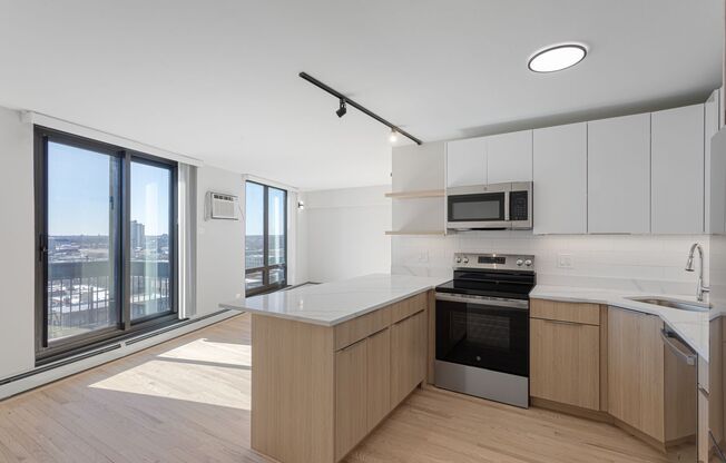 3 beds, 1.5 baths, $3,300, Unit 2K