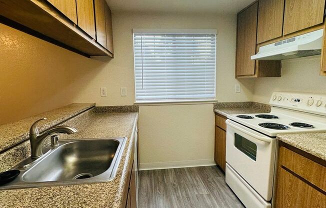 2 beds, 1 bath, 875 sqft, $1,700, Unit 07