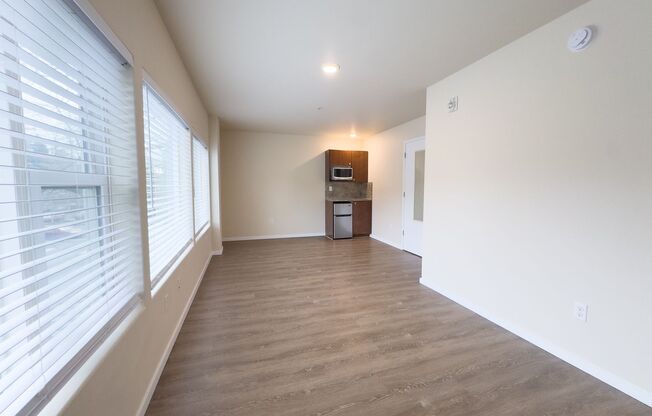 Studio, 1 bath, 186 sqft, $1,350, Unit 209